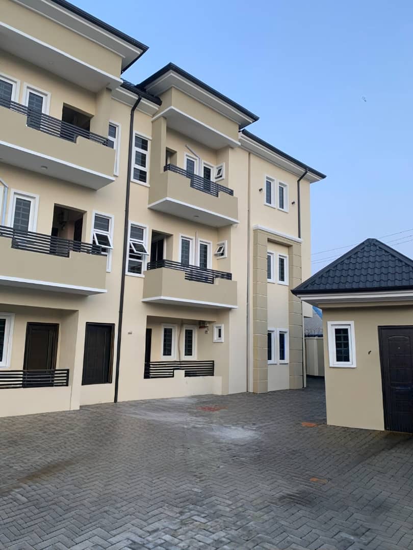 MODERN BLOCK OF 6 UNITS OF 2-BEDROOM APARTMENTS.
